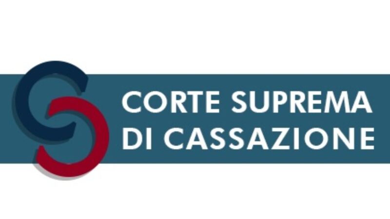 Cassazione Penale  – Bugie sulle modalità di infortunio di un collega al fine di coprire datore di lavoro . Reato di favoreggiamento